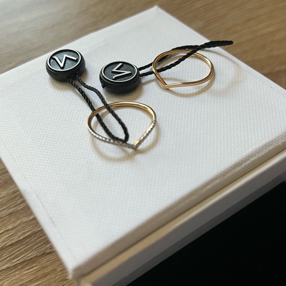 Mejuri Wishbone Stacker Set NEW! - Picture 6 of 11